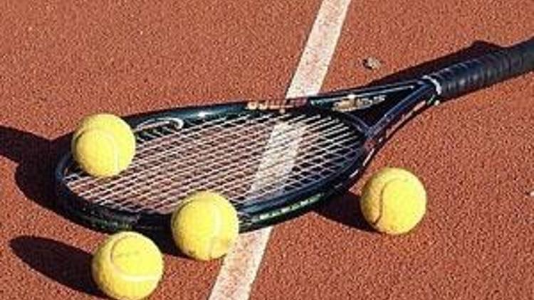 Tenis kortunda uluslararası ilişkiler