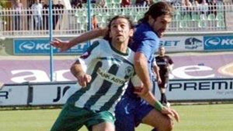 Konyaspor liderliğini sürdürdü