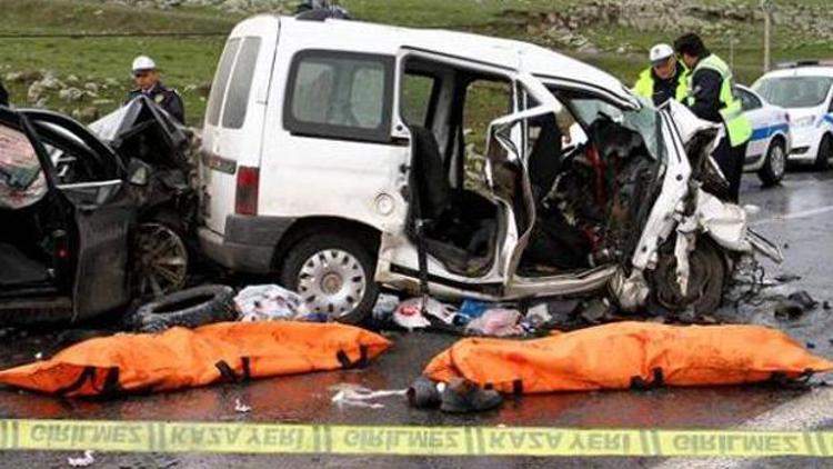 Ardahanda trafik kazası: 6 ölü, 14 yaralı