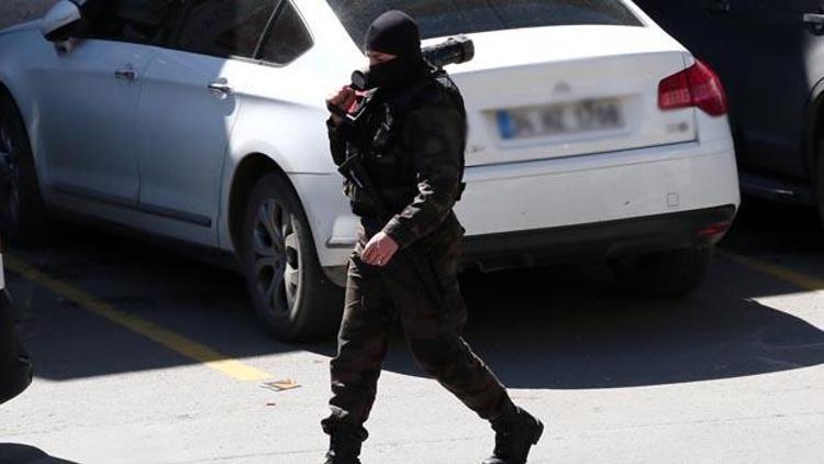 AK Parti binasına giren silahlı kişi gözaltına alındı