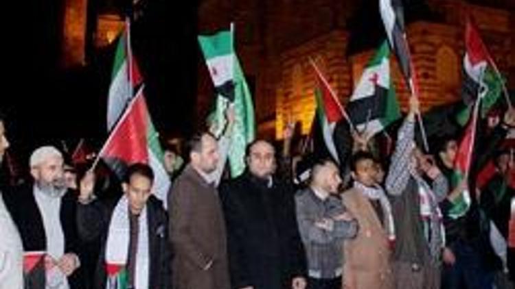 Fatih Caminde toplanan 3 bin kişi İsraili protesto etti
