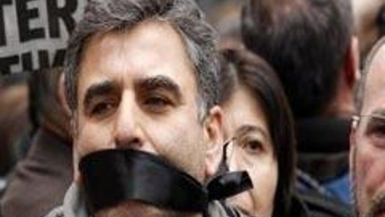 Gazeteciler Taksimde