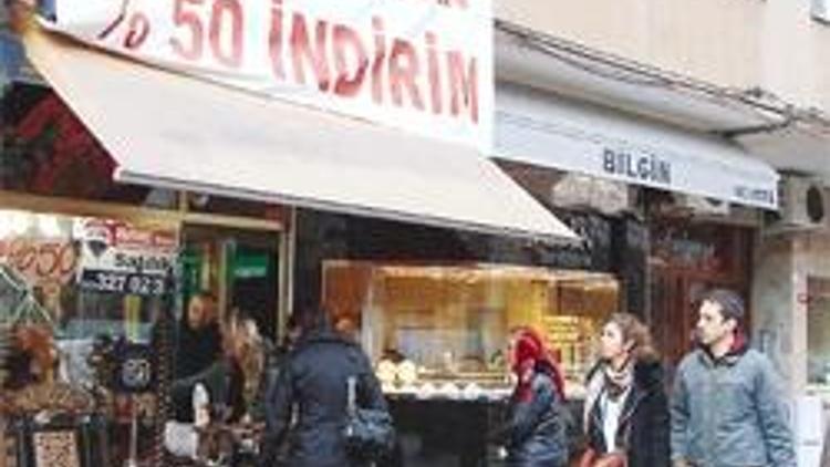 Dükkánlar boşaldı Beşiktaş Çarşısı ’papatya falı’ gibi