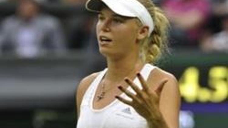 Wozniacki yolu yarıladı