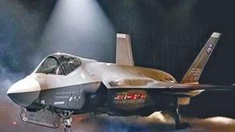 F-35, havada bir dakika sabit kaldı ilk dikey iniş testini geçti