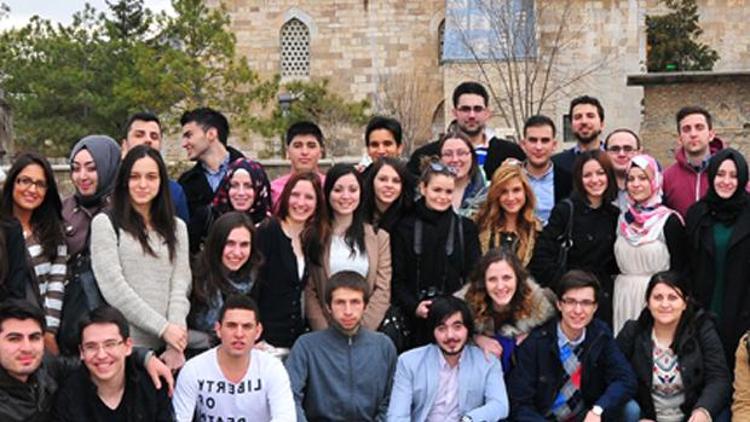 Yurtdışı Genç Liderler Programına öğrenci aranıyor