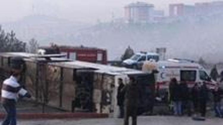 Cenaze getiren otobüs devrildi; 3 ölü, 25 yaralı
