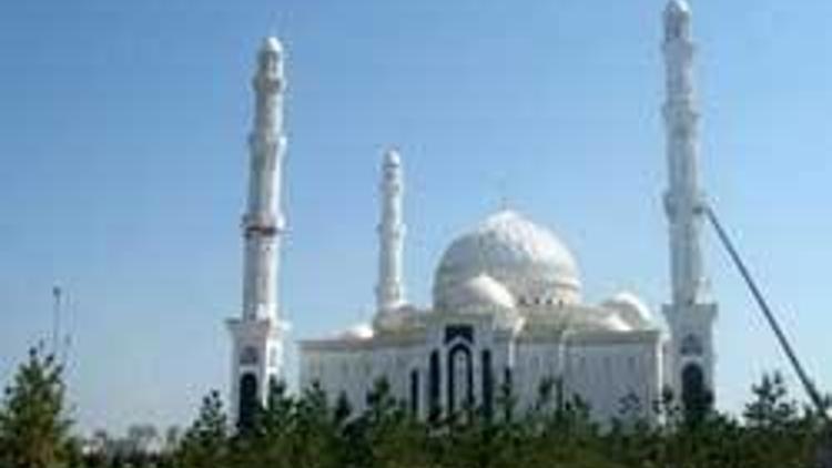 Kazakistanın en büyük camisini inşa etti