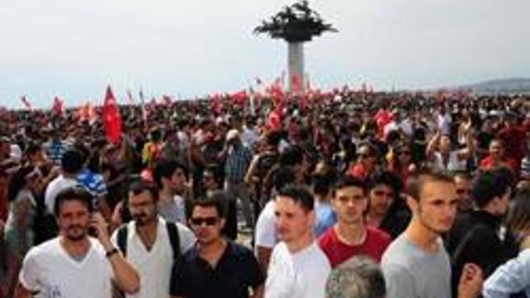 İzmirde Gezi Parkı protestosu