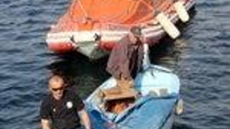 Deniz polisi kedi kurtardı