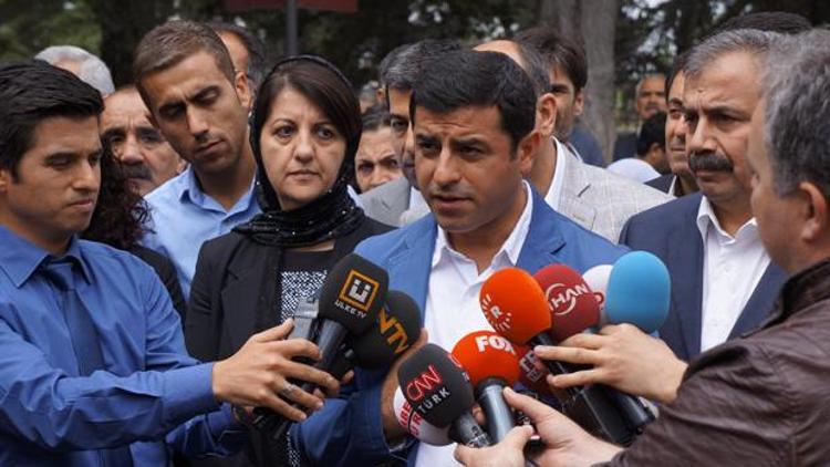 Demirtaş: Aileler para karşılığı o eylemi yapıyor