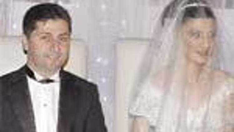 Adnan Ekmen’in oğlu Mustafa evlendi
