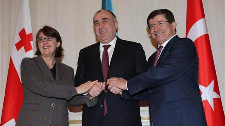 Davutoğlundan Azerbaycanda sınır güvencesi