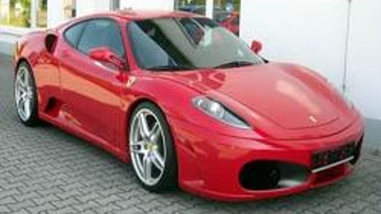 Özel kalmak isteyen Ferrari üretimini azaltıyor