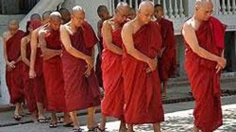 Çinde iki eski budist rahip kendini yaktı