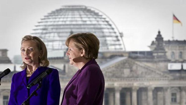 Hilary Clinton: Merkel, Avrupayı omuzlarında taşıyan kadın