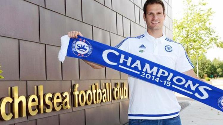 Boşnak kaleci Asmir Begovic Chelseade