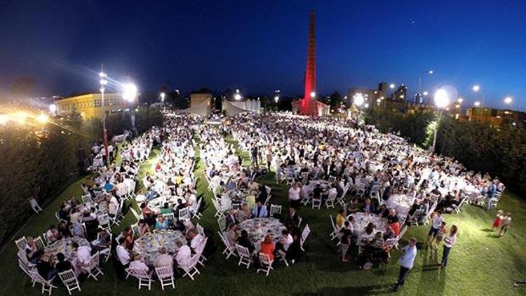 İzmirde engelsiz iftar sofrası