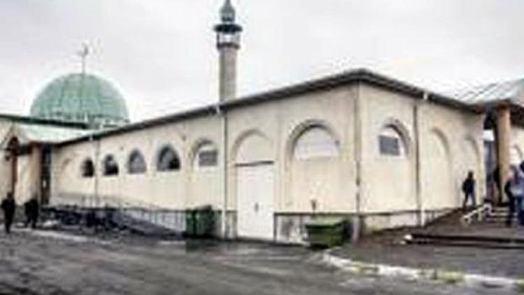 İsveç’te camiye çirkin saldırı