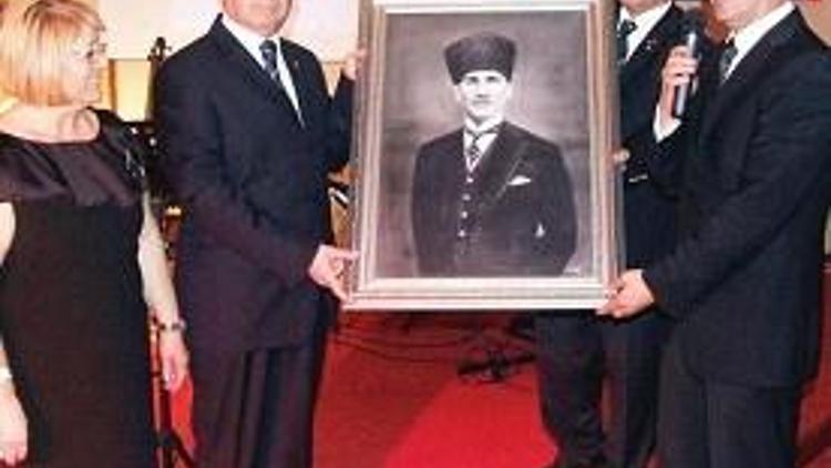 Atatürk tablosu eğitim için satıldı