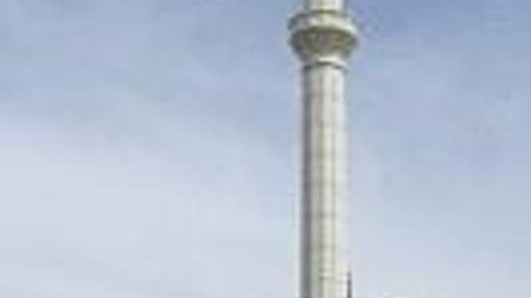 65 metre minare tehlike yaratıyor