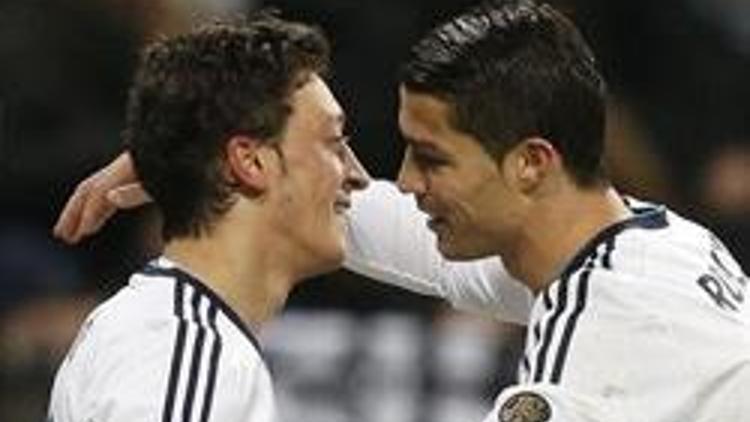 Ronaldo ve Mesut, Ardayı üzdü