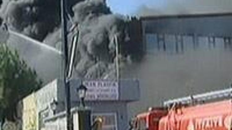 Arnavutköyde fabrika yangını