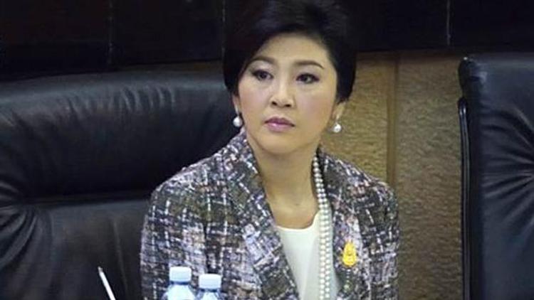 Taylandda eski Başbakan Yinglak siyasetten men edildi