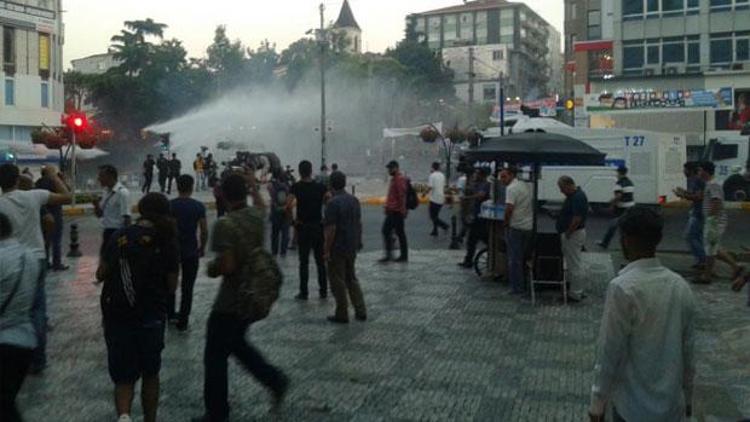 Kadıköydeki Suruç protestosuna polis müdahalesi