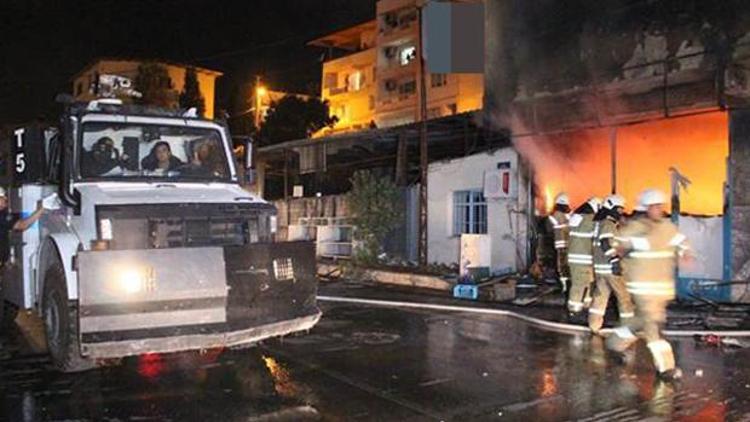 İzmirde müşterisi olan süpermarketi yaktılar