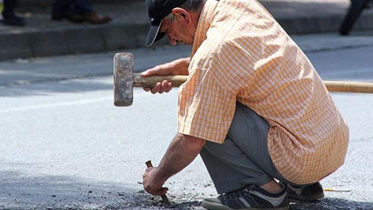 Otoyola kazık çaktı