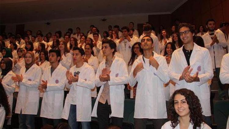 Tıp fakültesi 298 öğrencisiyle eğitime başladı