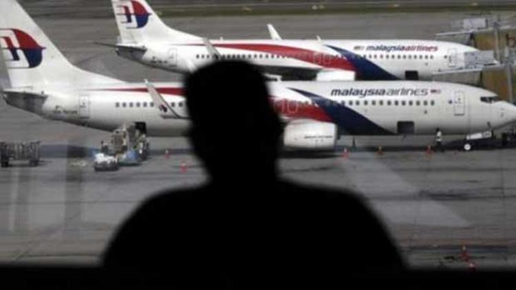 Malezya Havayolları uçağı acil iniş yaptı