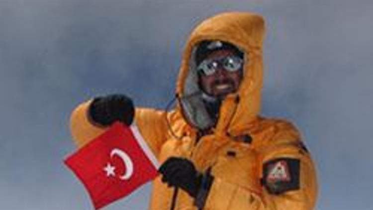 Ankaralı dağcı Manaslu zirvesinde