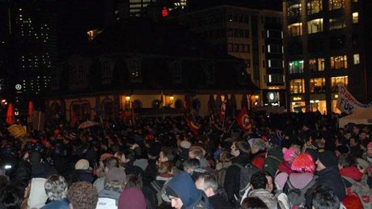 Frankfurtta PEGIDA’yı protesto ettiler