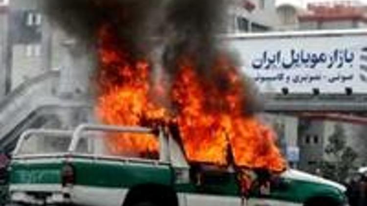 İran kaynıyor: 15 ölü