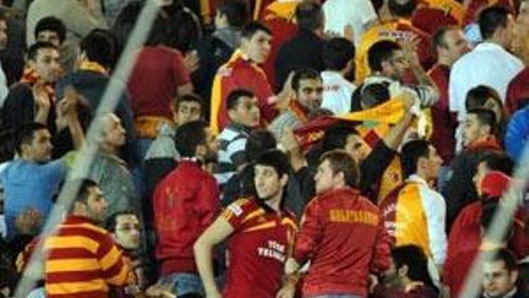Galatasaray tribünleri karıştı