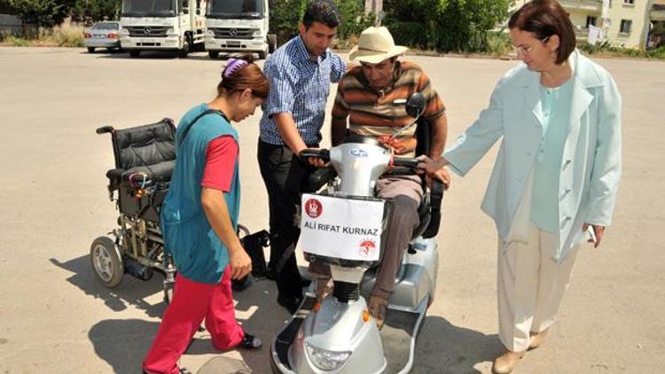 Engelliye akülü araç eğitimi