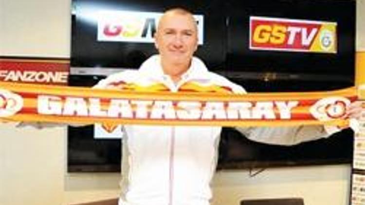 Galatasarayın hocasını istemiyoruz