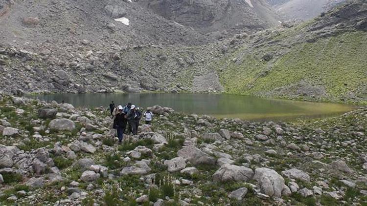 Sıcaktan kaçanlar Karagöl’de