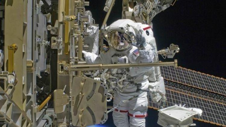 Photo Ed: Astronauts finish longest spacewalk outside station