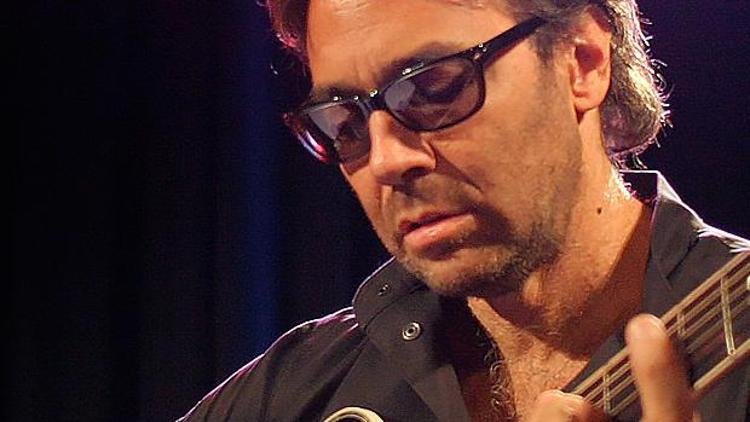 Al Di Meola önce İzmir sonra İstanbul sahnesinde