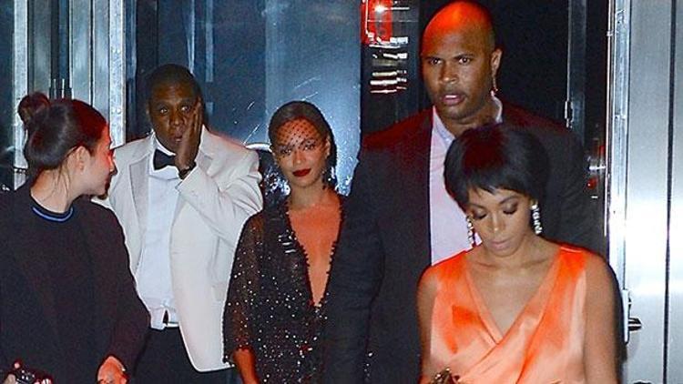 Beyonce ve Jay Z dosta düşmana karşı birlikte görüntü verdi