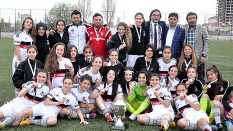 Beşiktaş Kadın Futbol Takımı şampiyon