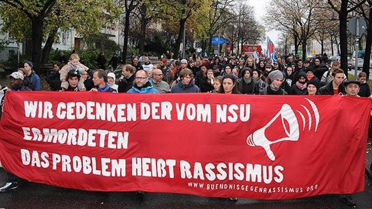 Berlin’de yüzlerce kişi ırkçılığı protesto etti