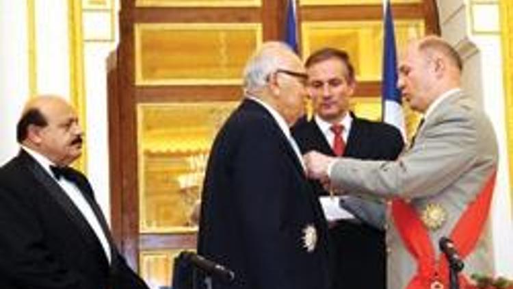 Fransa’dan Yaşar Kemal’e büyük onur
