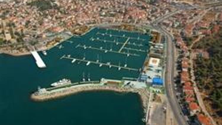 Çeşme Marina dolu dizgin