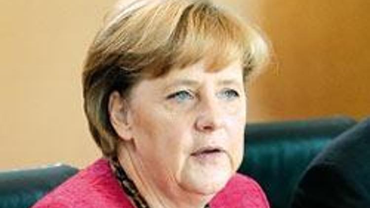 Merkel: Yunanistan iflas ederse Euro Bölgesi’ne güven biter