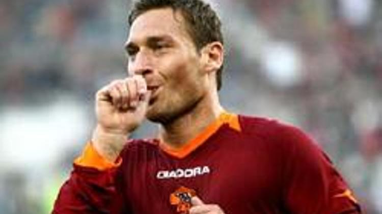 Roma, Totti ile nikah tazeledi