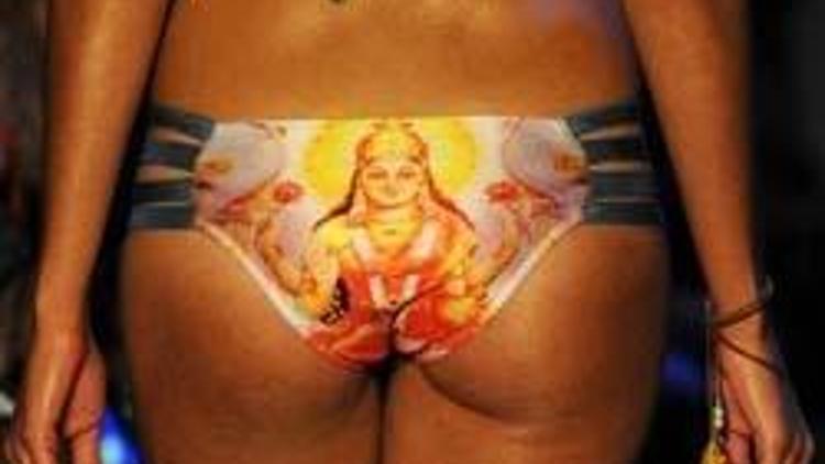 Hinduları ayaklandıran bikini
